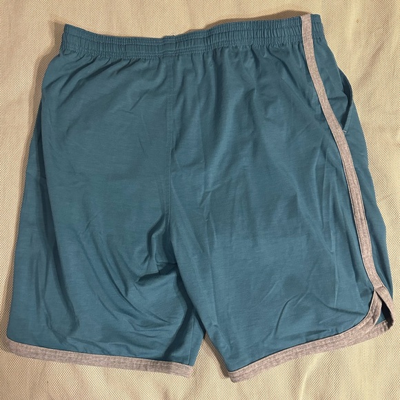 RVCA VA Sport short XL - Picture 3 of 3